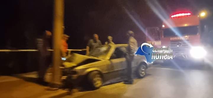 Mais um acidente em Jaú - motorista bate em poste no Itamaraty/Jardim Novo 